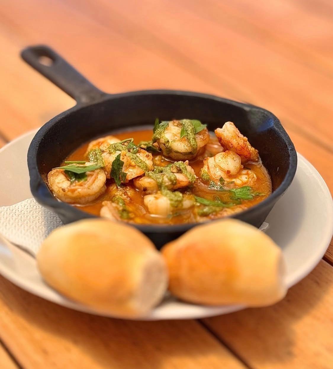 Camarones al ajillo