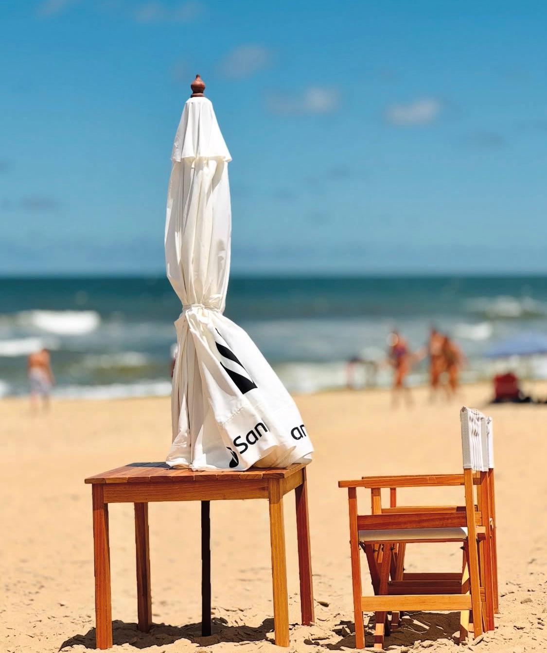 Vista aérea de Arrai Beach y Playa de la Viuda
